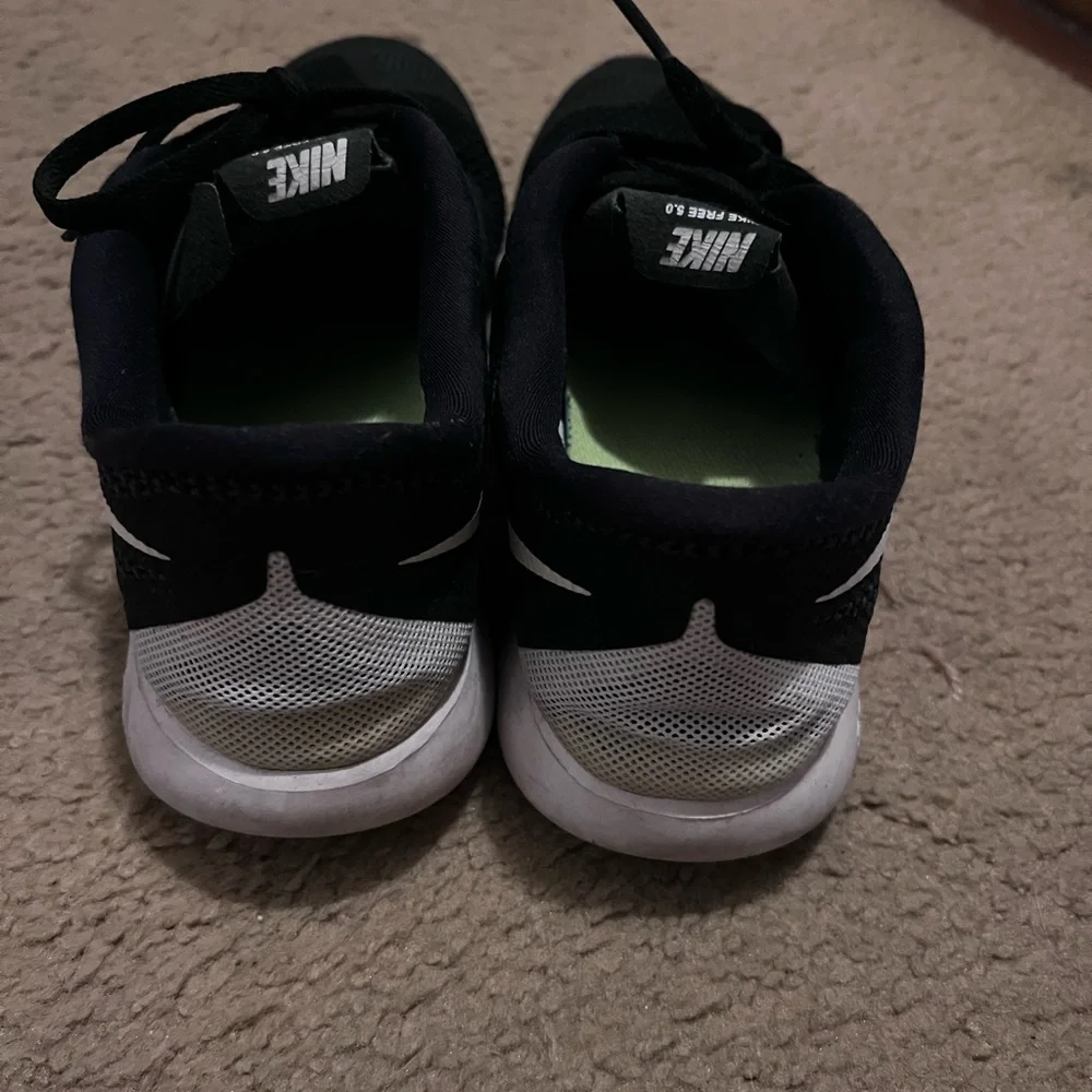 Men’s Nike Free 5.0 Athletic Shoes - Picture 2 of 5